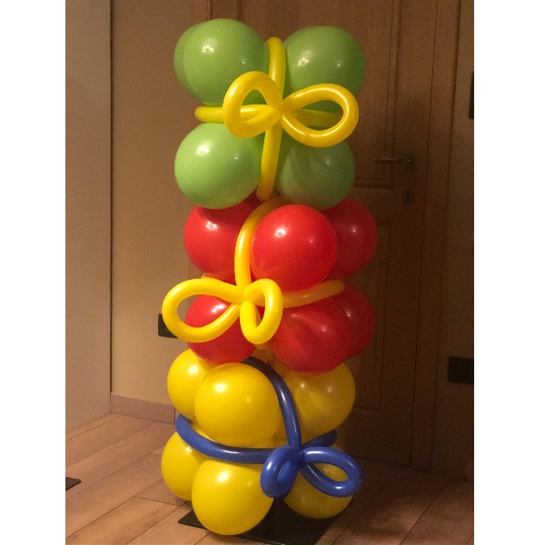 Ballon cadeautjes gestapeld