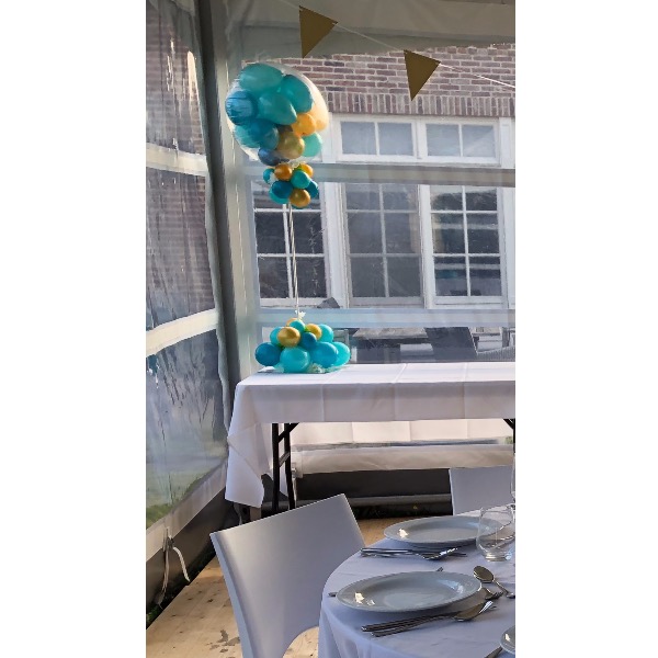 Tafelstuk groot met kleine ballonnen in bubble op staander